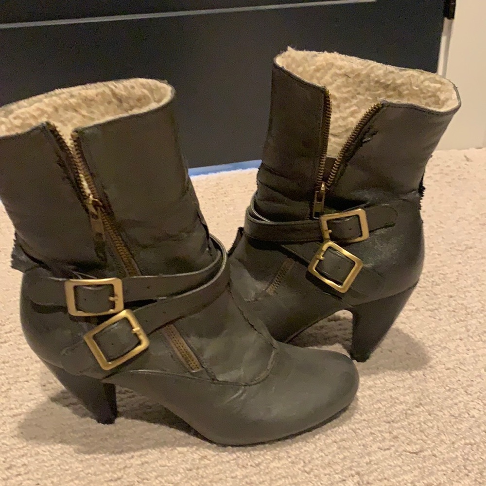 MIZ MOOZ Genuine leather, shearling lined boots!